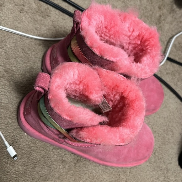 Pink uggs - Picture 2 of 2